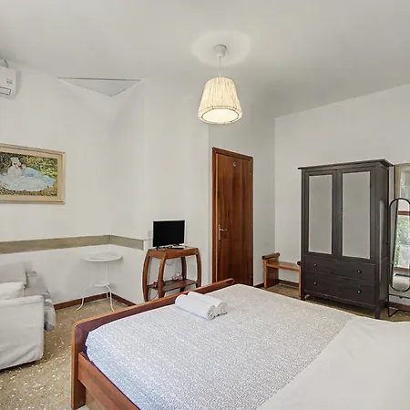 Casa Kirti Konukevi